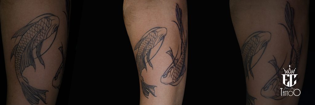 Composición de tatuaje con peces koi